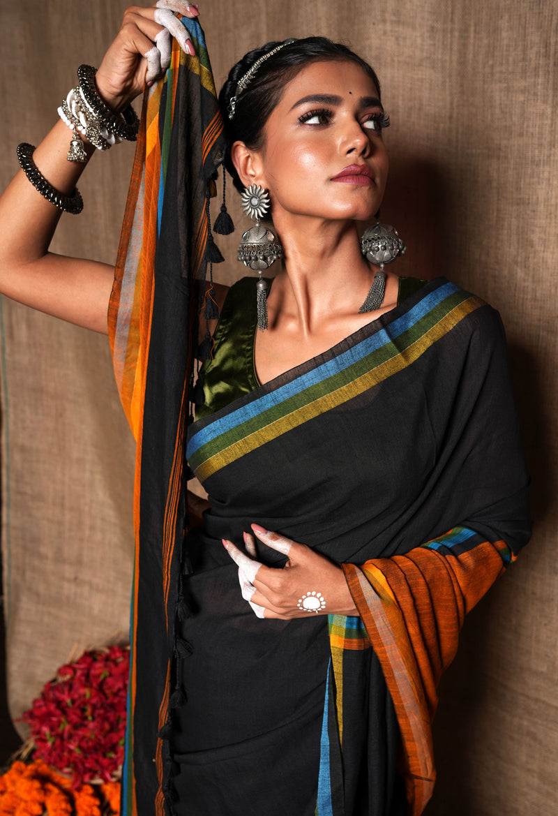Black-Bronze Orange Pure  Plain With Contrast Pallu Cotton  Linen Saree With Tassels-UNM72862