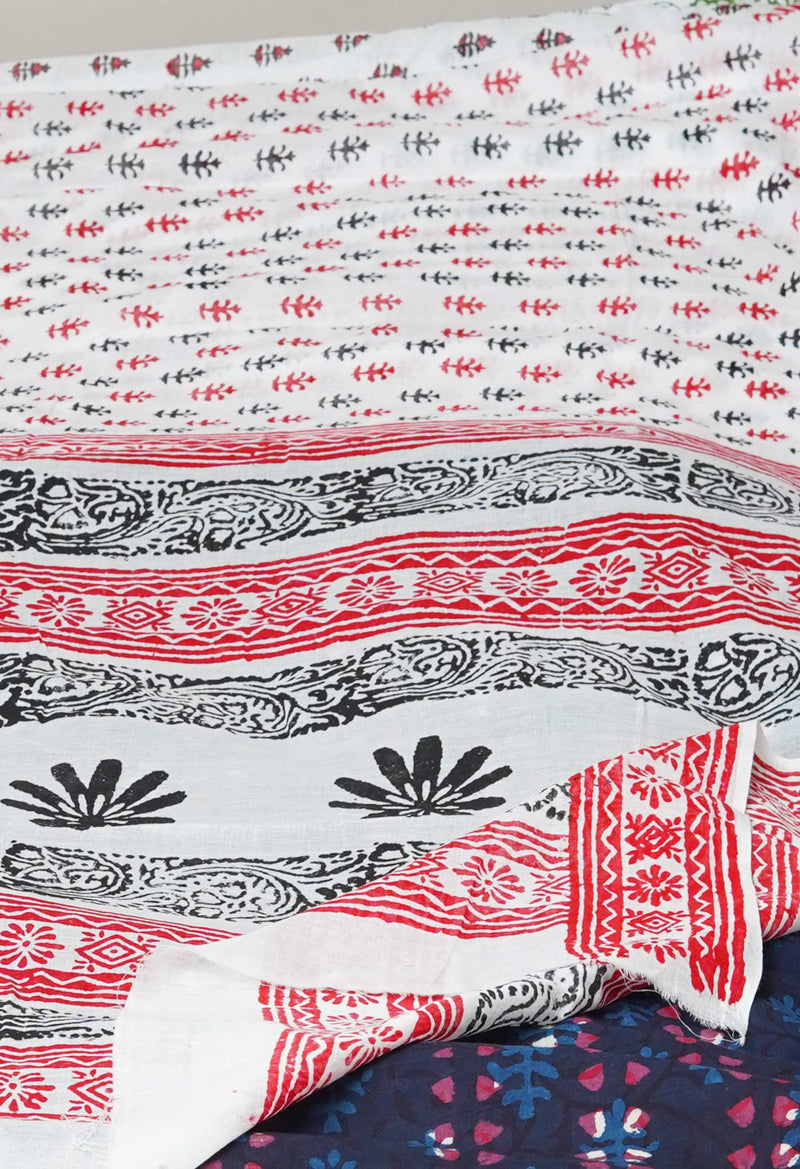 White Pure Block Printed  Superfine Mulmul Cotton Saree With Kalamkari Blouse Piece-UNM72946