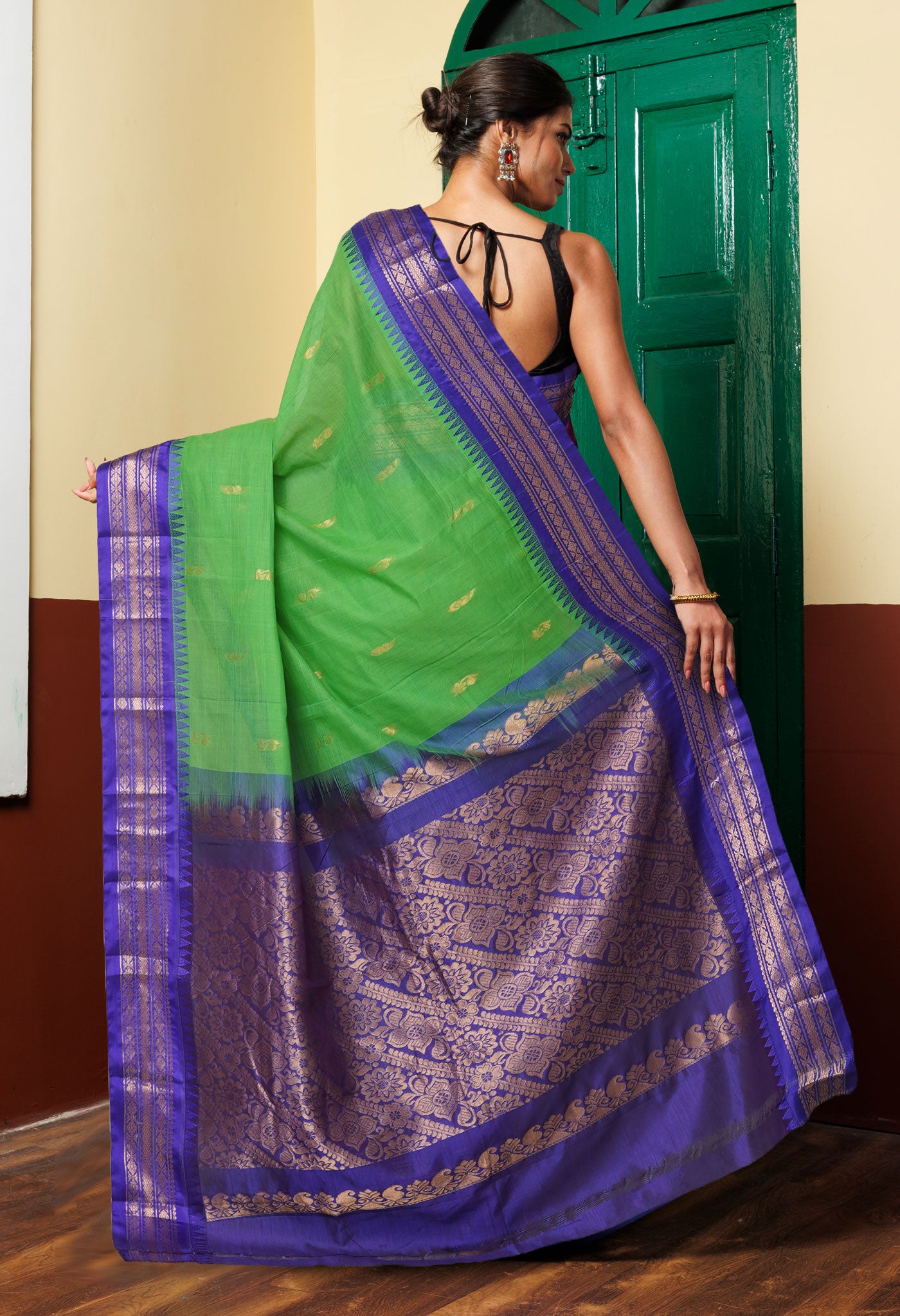 Green-Dark Blue Pure Handloom Gadwal Cotton Saree-UNM80594