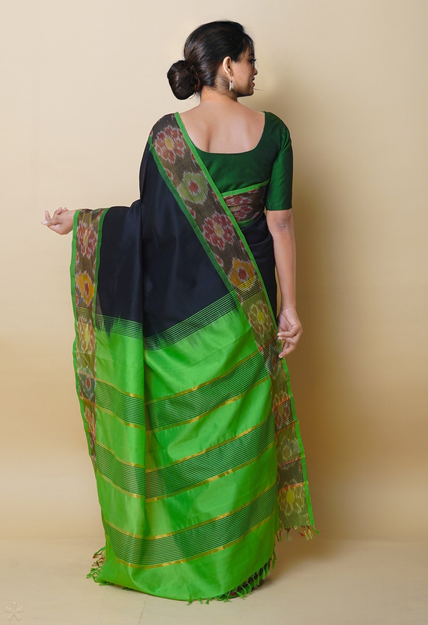 Black  Pochampally Cotton Silk Saree-UNM75394