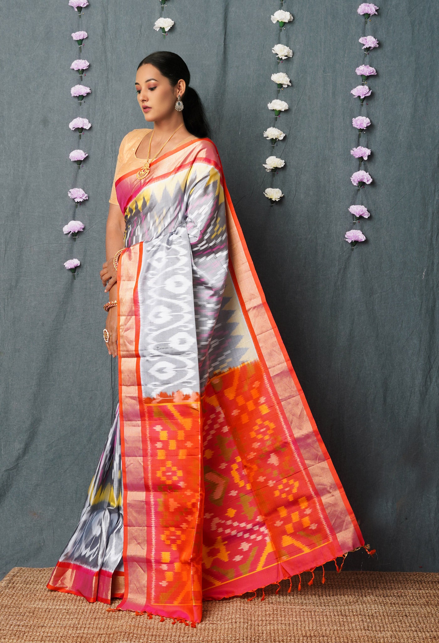 Grey Pure Handloom Ikat Pochampally Pattu Silk Saree