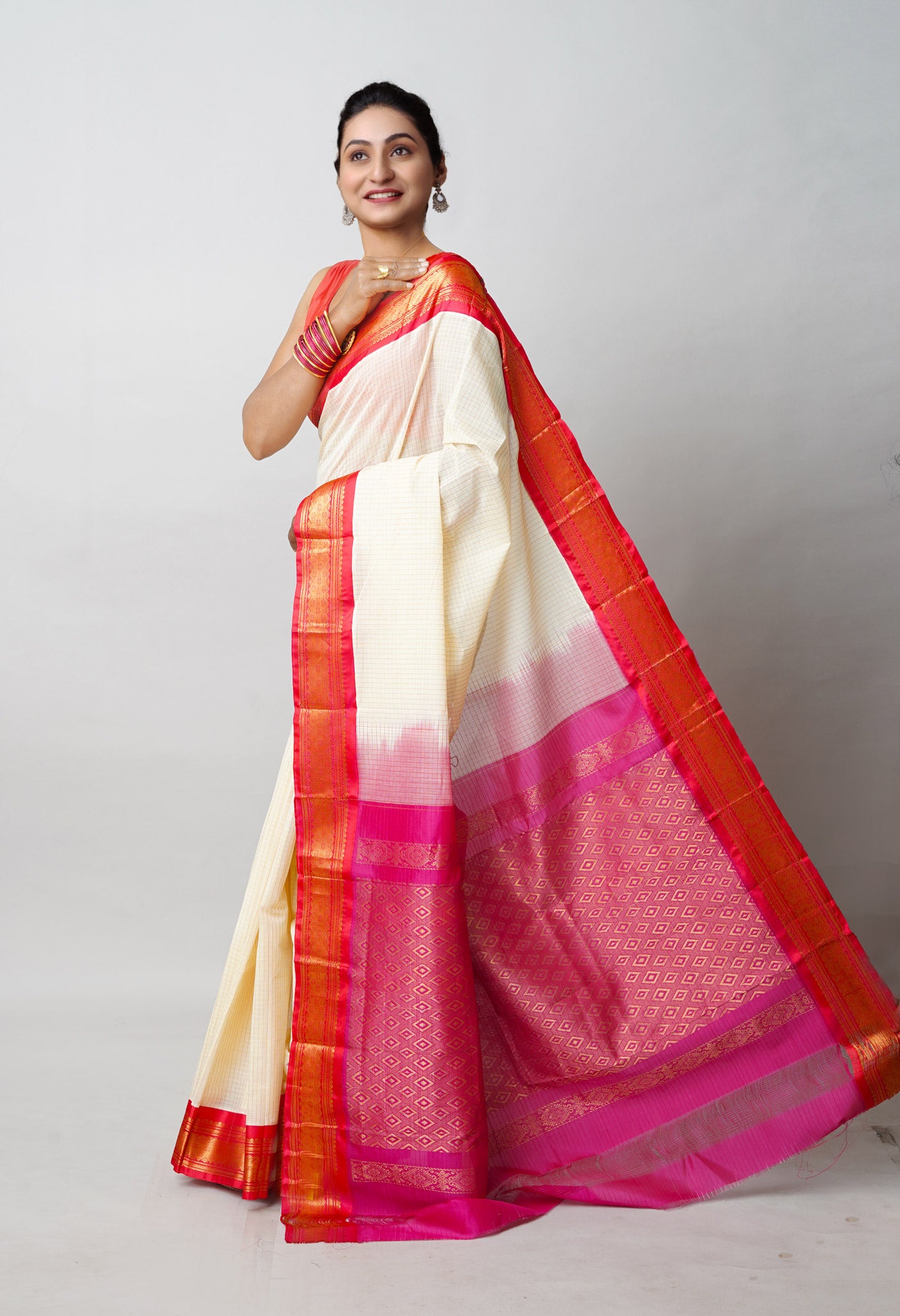 Ivory Pure Handloom Gadwal Cotton Saree