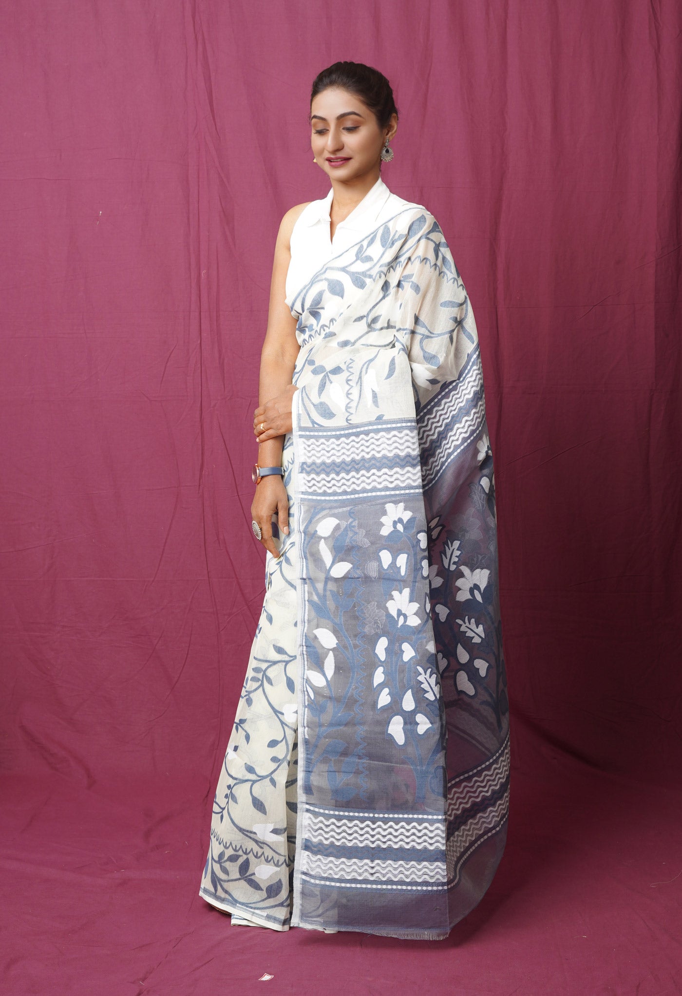 Ivory Pure Handloom Dhakai Jamdhani Cotton Saree