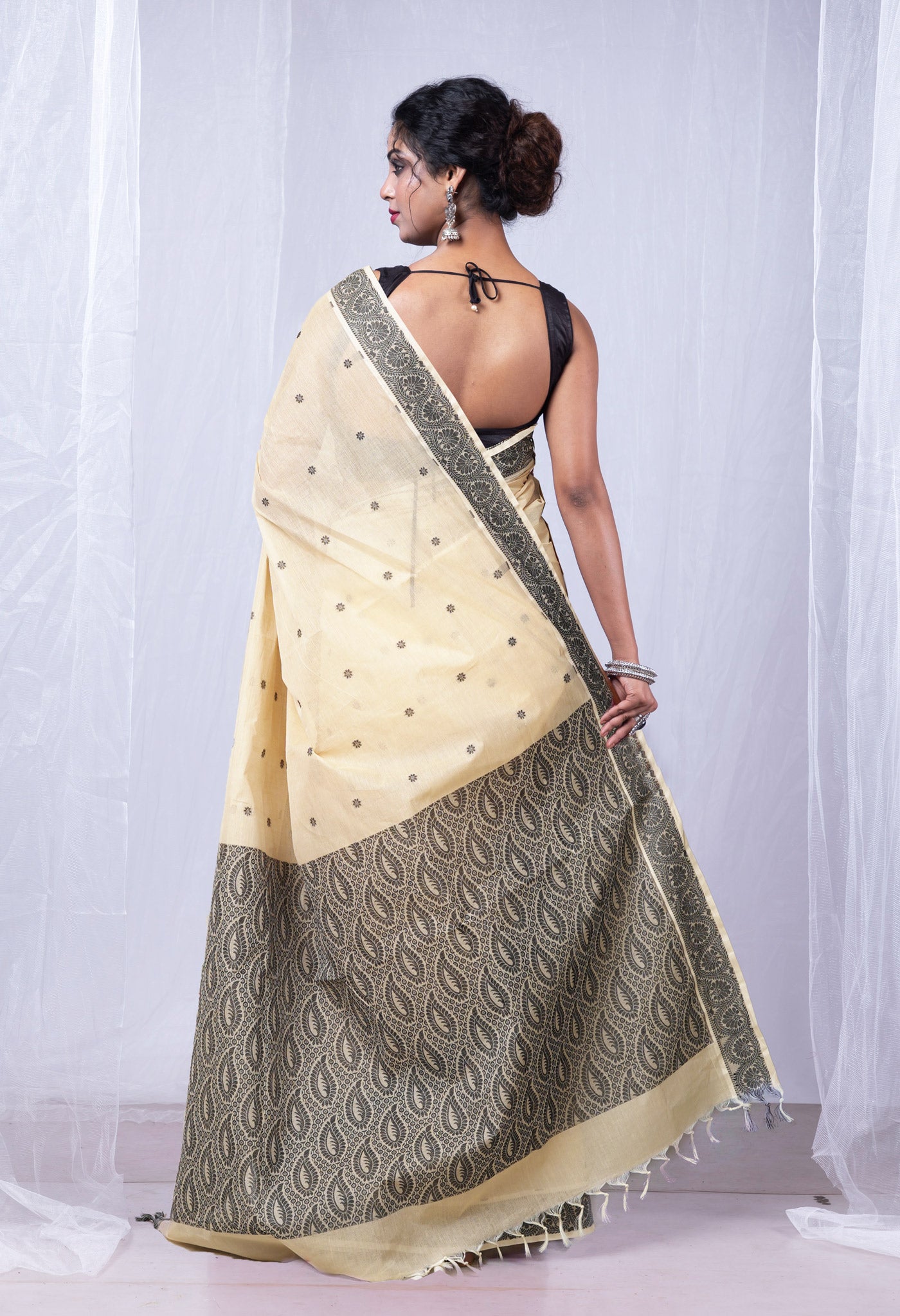 Ivory Pure Pavani Handcrafted Chettinad Cotton Saree-UNM82160