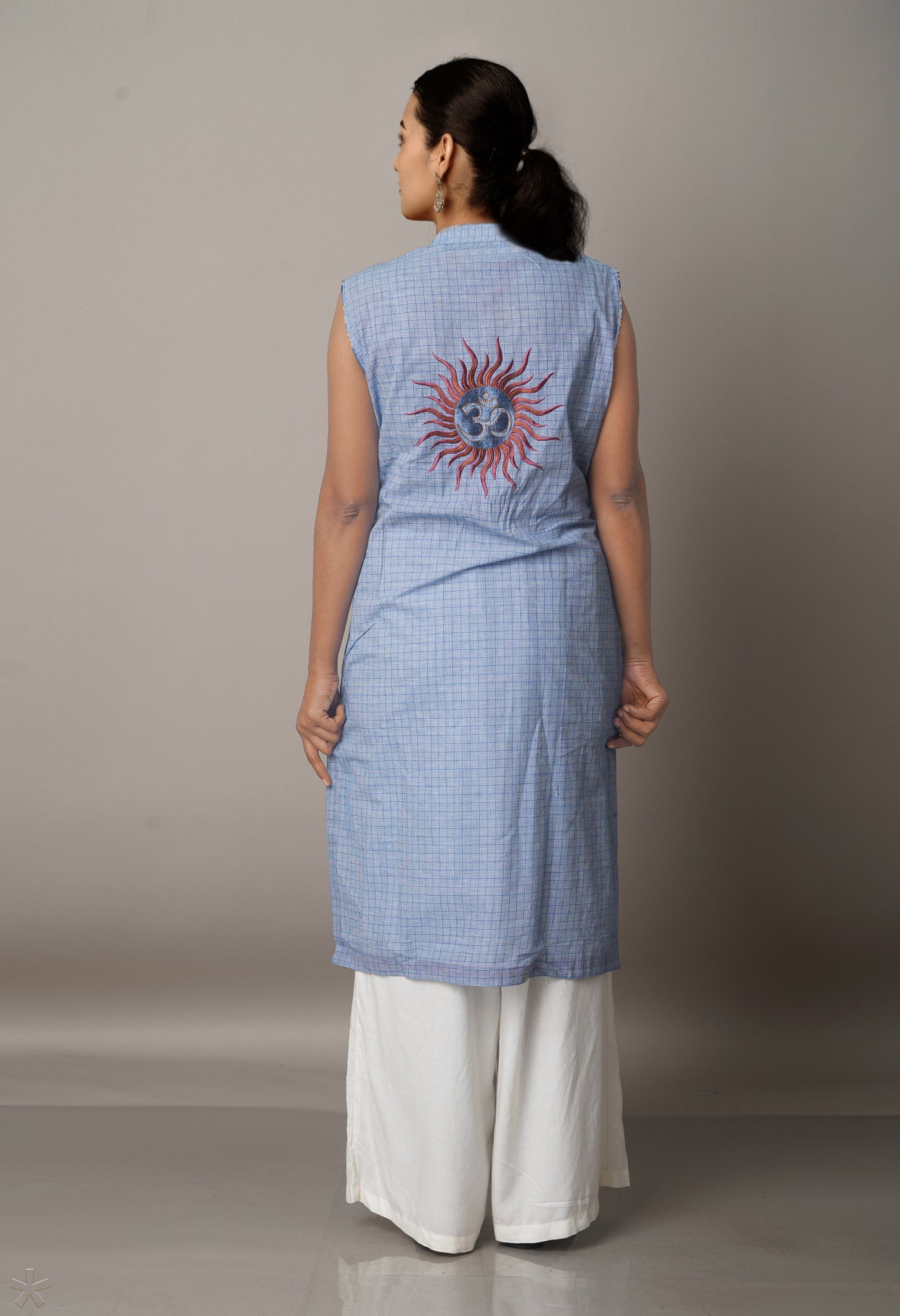 PKK462-Sloka Weaves white-blue cotton Kurta with attachable short sleeves