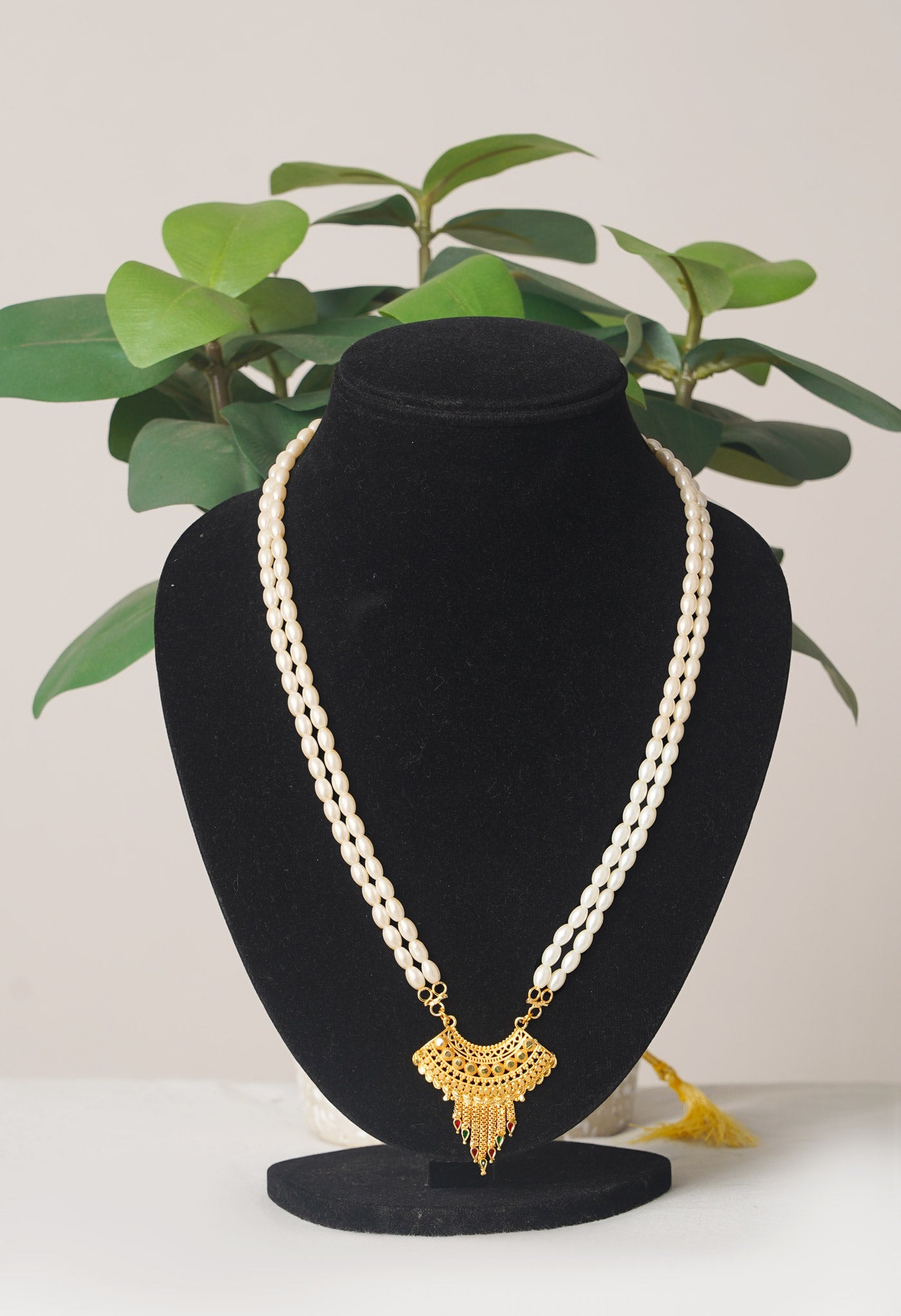 White Amravati Pearls Necklace with Pendent- UJ440