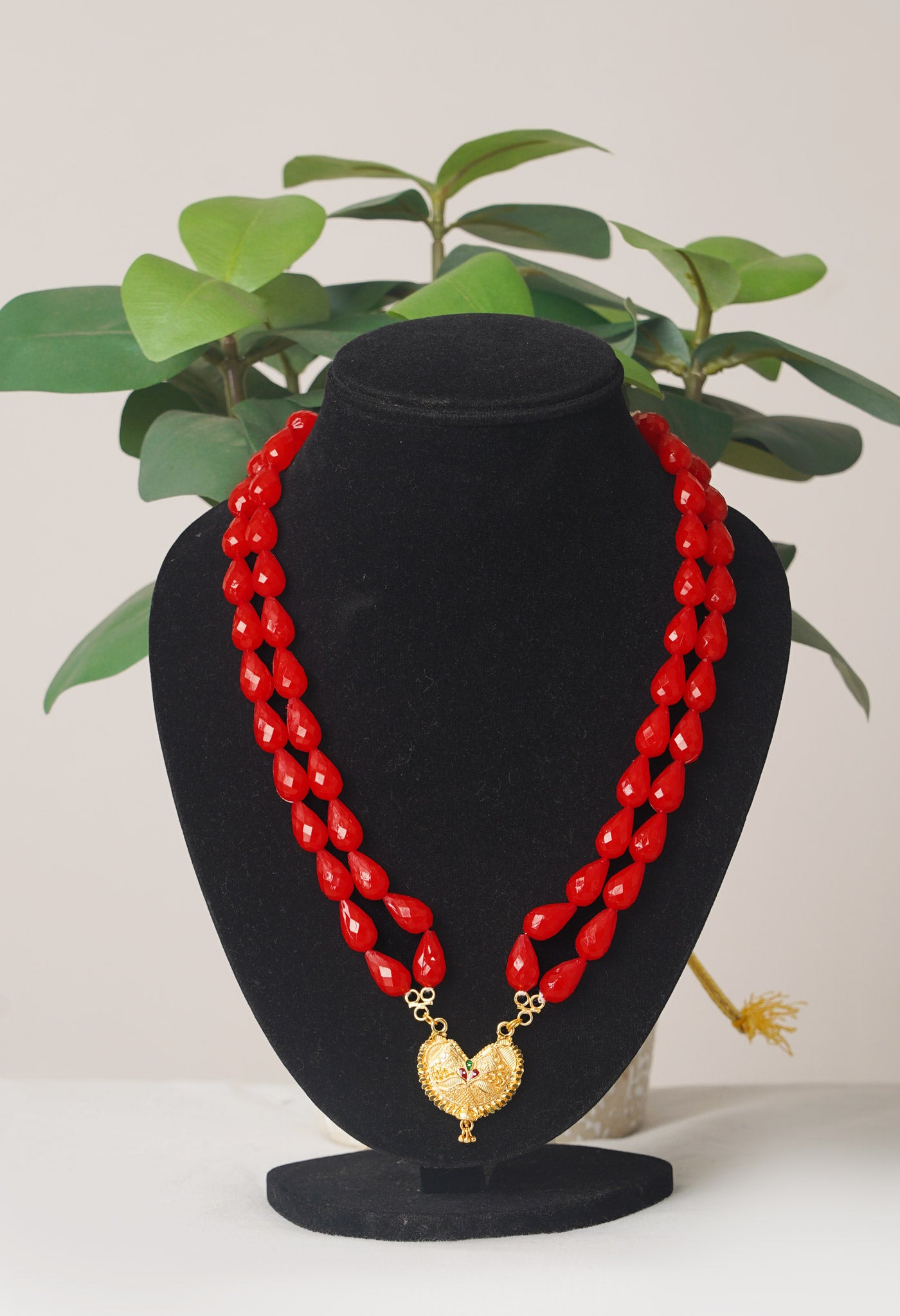 Red Amravati Long Oval Shape Beads with Pendent- UJ444