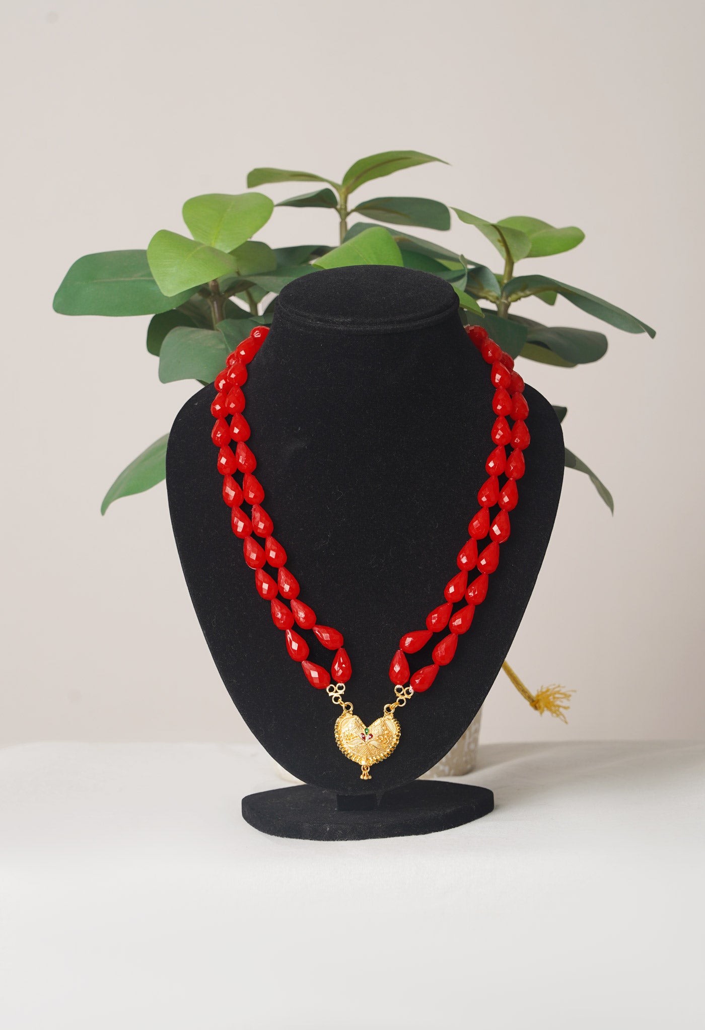 Red Amravati Long Oval Shape Beads with Pendent- UJ444