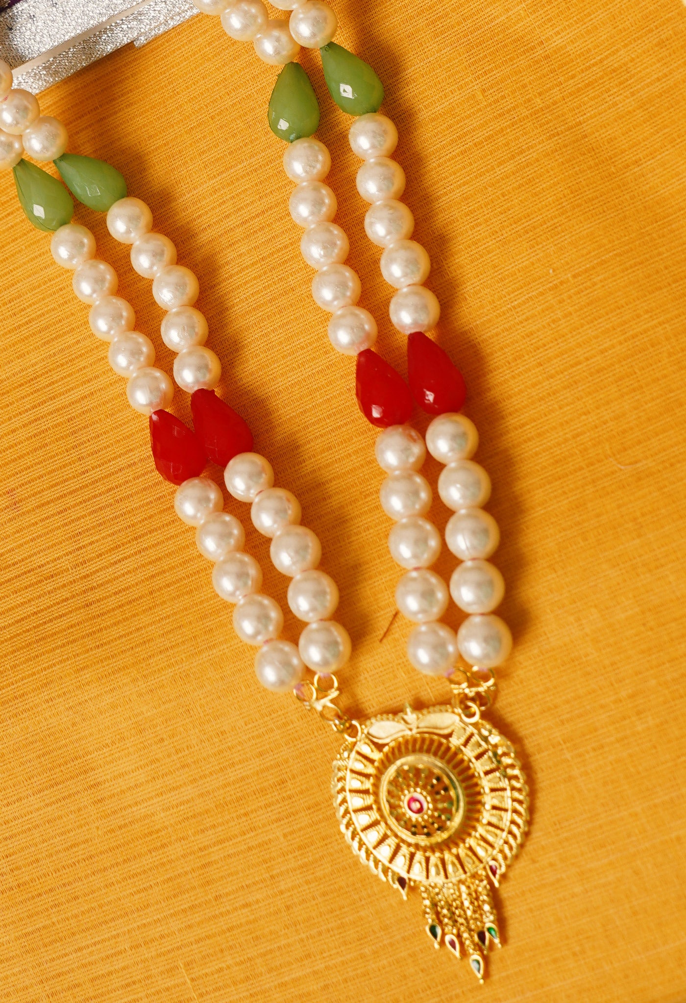 White and Multi Amravati Pearls Beads with Pendent- UJ451