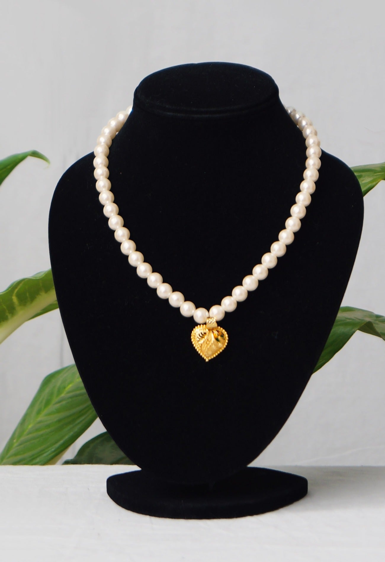 White Amravati Pearls Necklace-UJ280