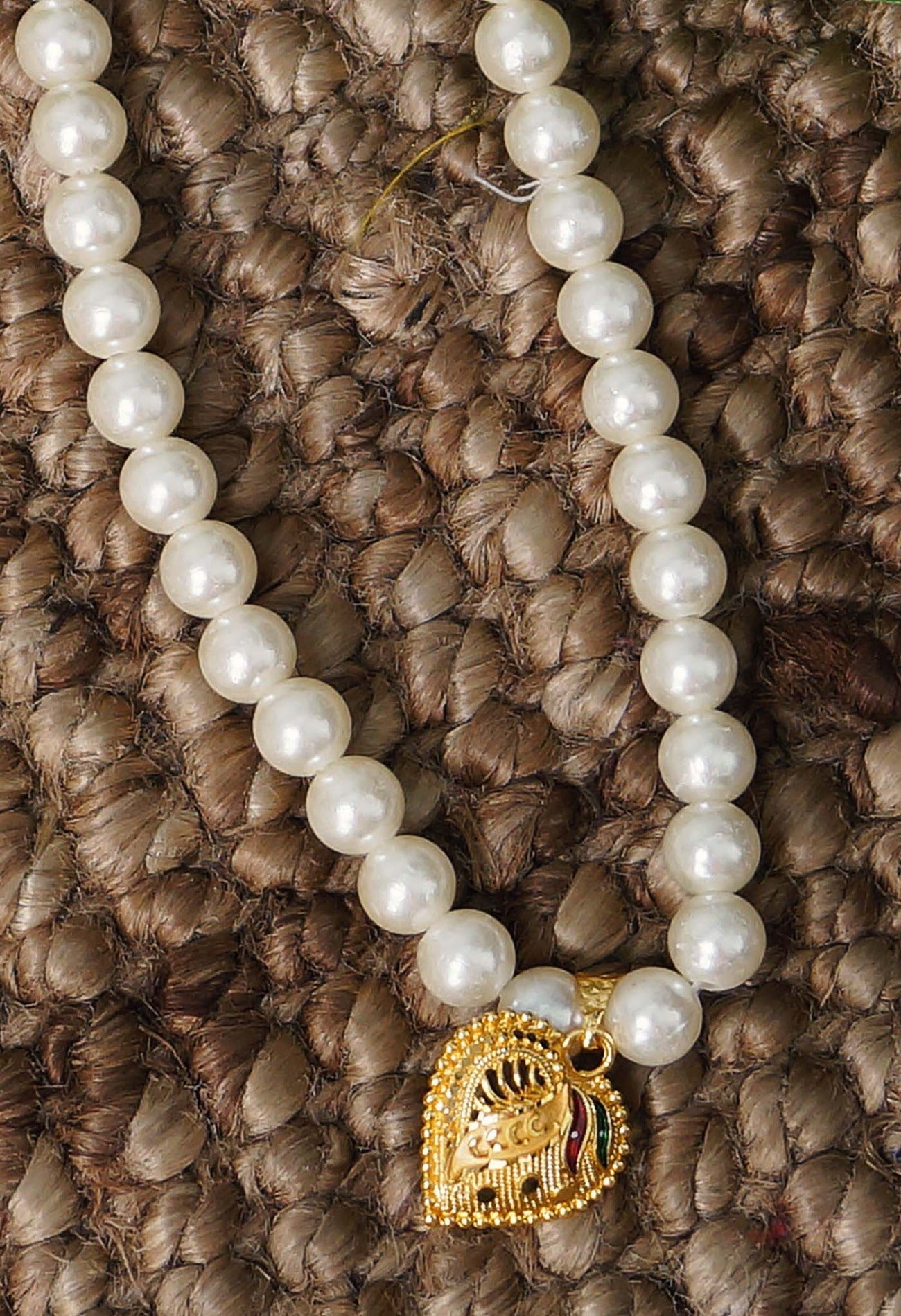 Online Shopping for White Amravati Pearls Necklace with jewellery from Andhra Pradesh at Unnatisilks.com India
