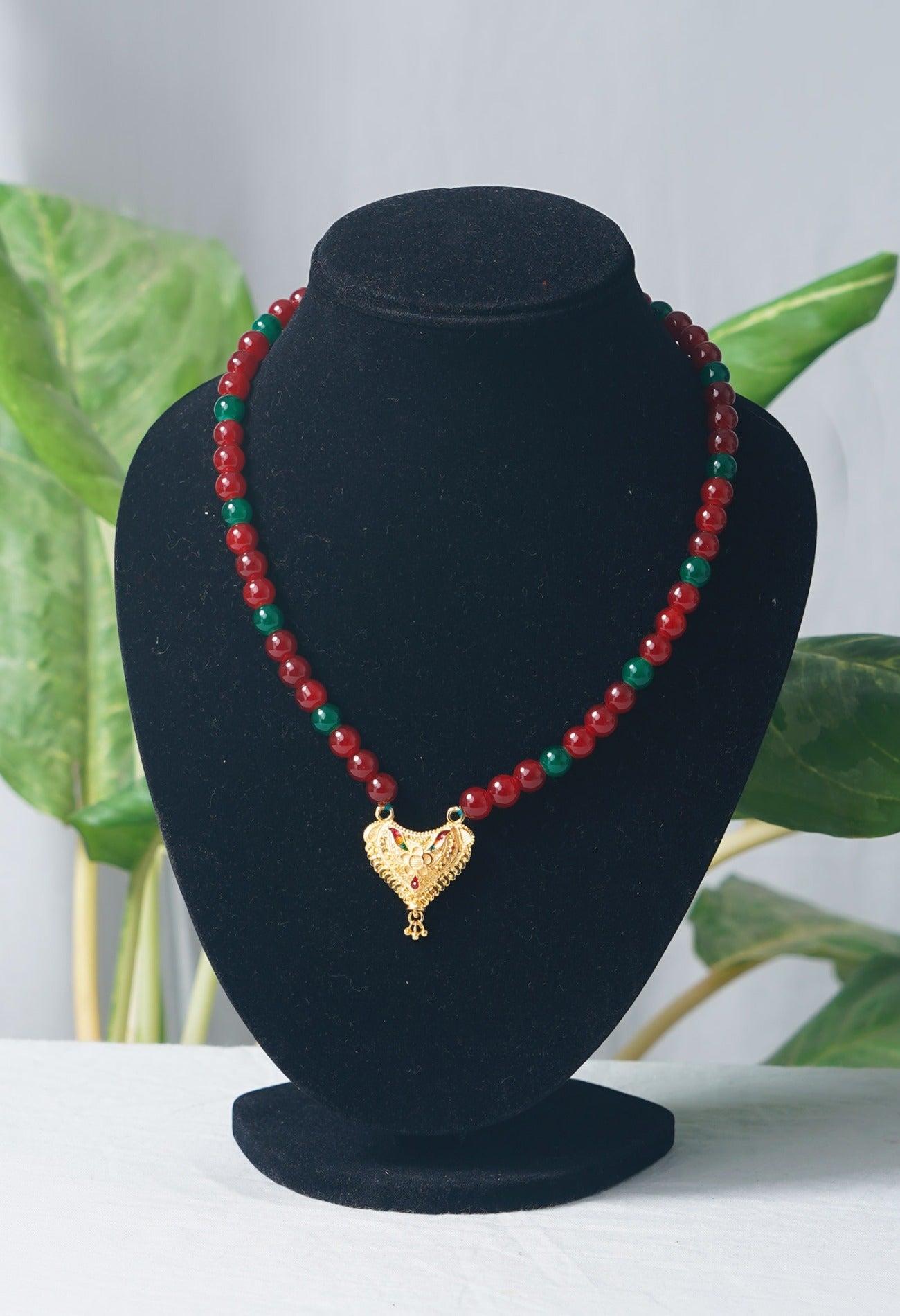 Online Shopping for Red and Green Amravati Round Beads Necklace with Pendent with jewellery from Andhra pradesh at Unnatisilks.com India
