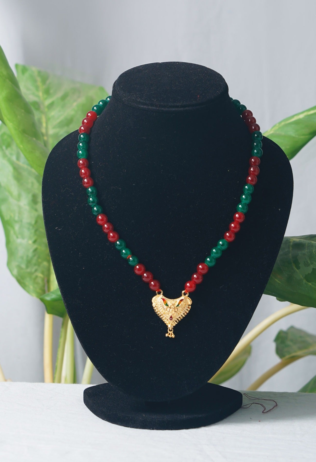 Online Shopping for Red and Green Amravati Round Beads Necklace with Pendent with jewellery from Andhra pradesh at Unnatisilks.com India
