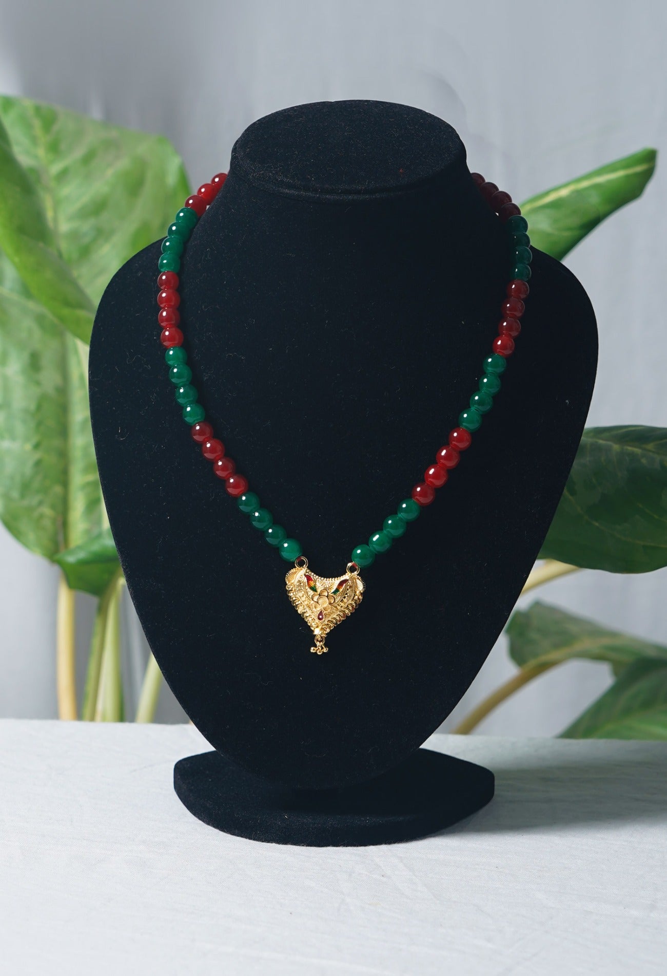 Online Shopping for Red and Green Amravati Round Beads Necklace with Pendent with jewellery from Andhra pradesh at Unnatisilks.com India
