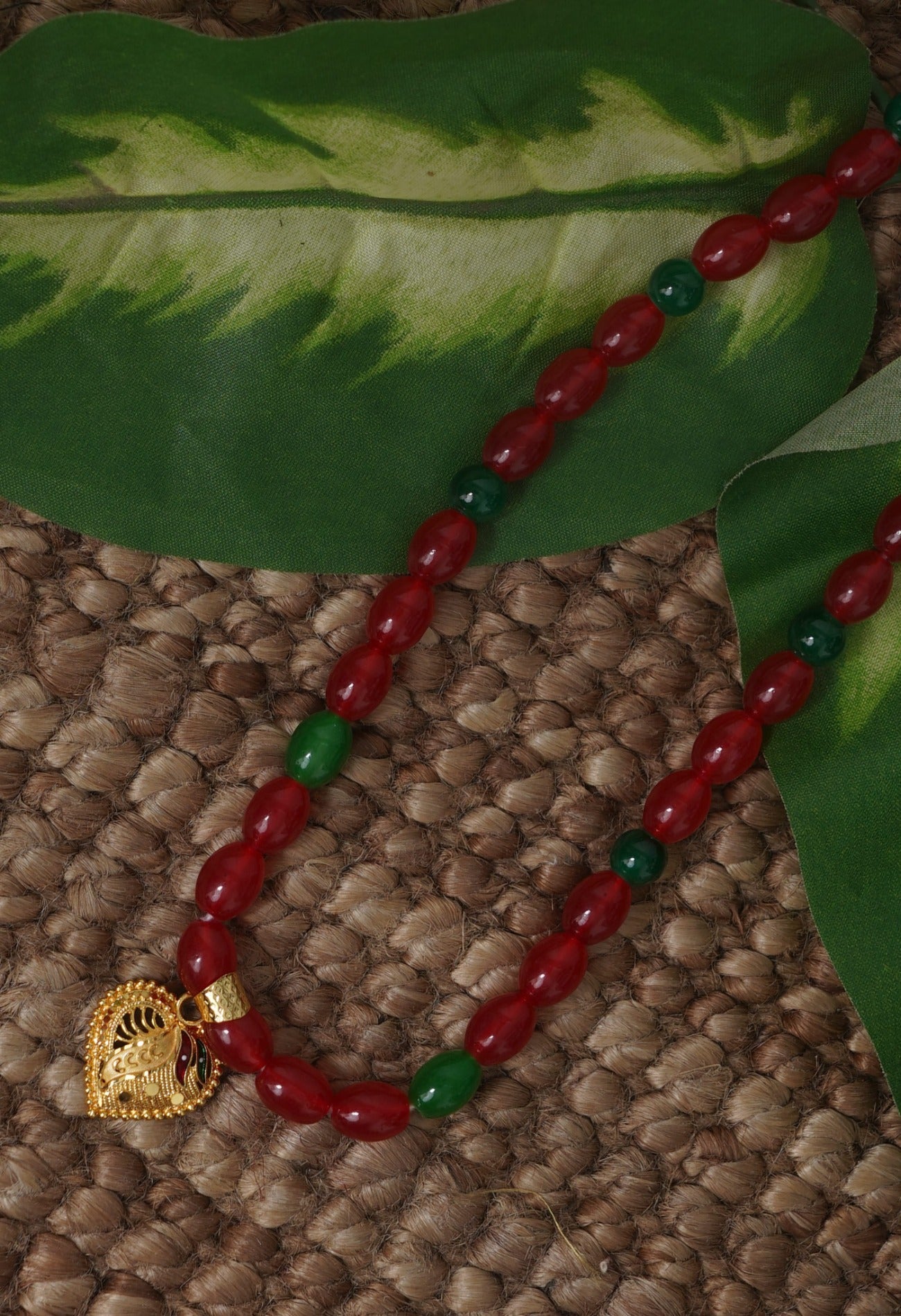 Red and Green Amravati Round Beads Necklace with Pendent