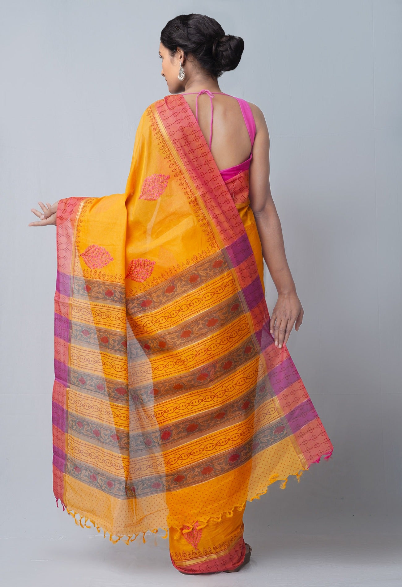Online Shopping for Orange Pure Embroidered Mangalagiri Cotton Saree with Embroidery from Andhra Pradesh at Unnatisilks.comIndia

