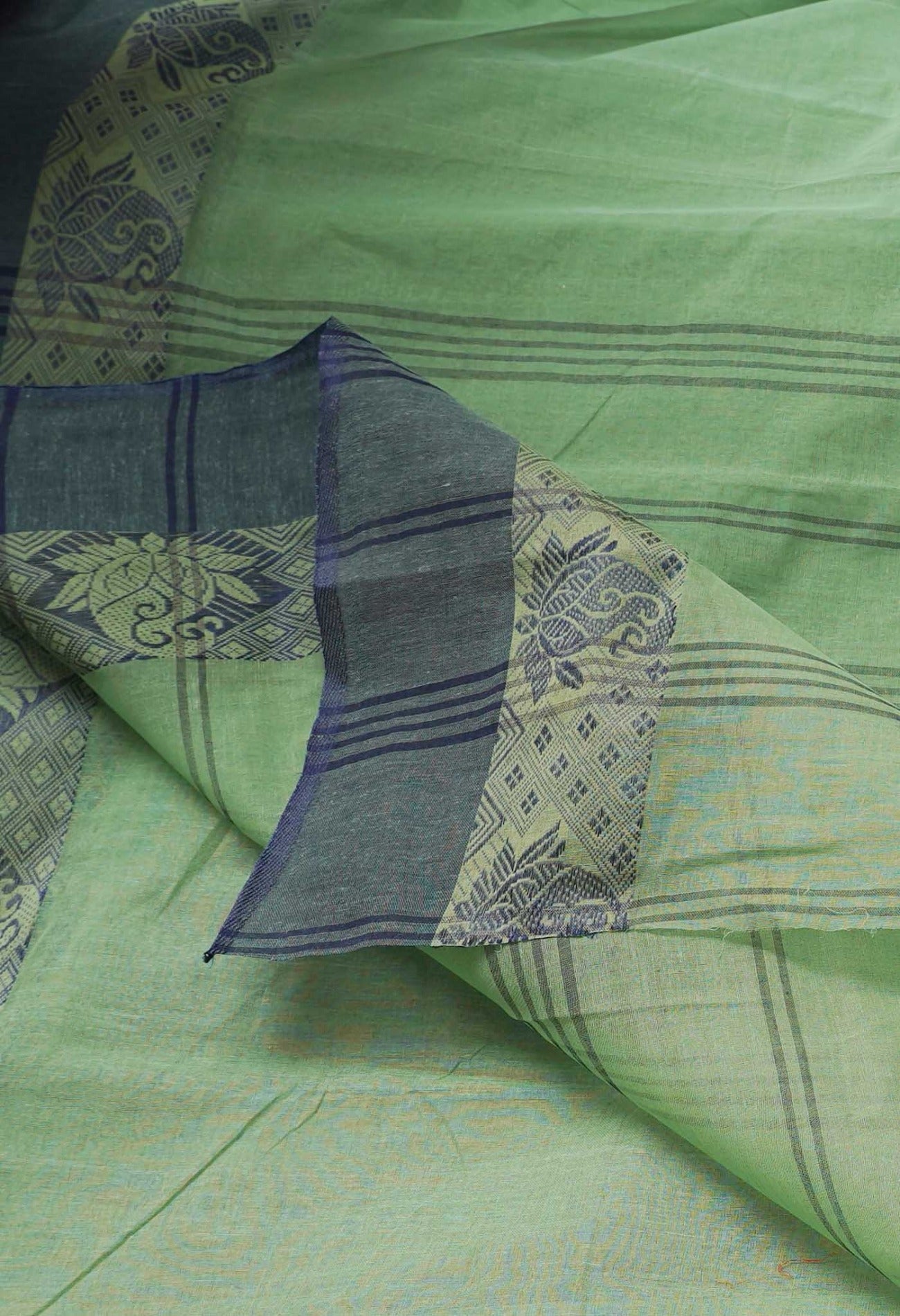 Online Shopping for Green Pure Handloom Bengal Tant Cotton Saree with Weaving from West Bengal at Unnatisilks.comIndia
