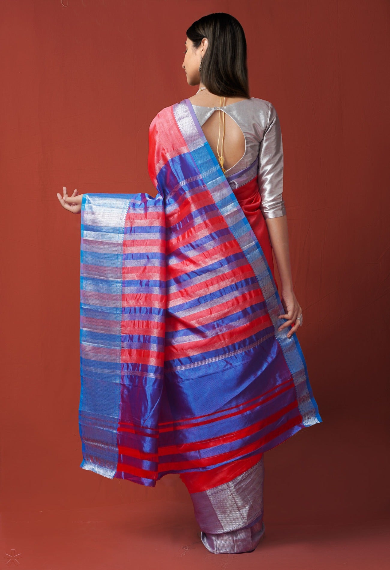 Online Shopping for Red Pure Handloom Mangalgiri Pattu Silk Saree with Weaving from Andhra Pradesh at Unnatisilks.com India
