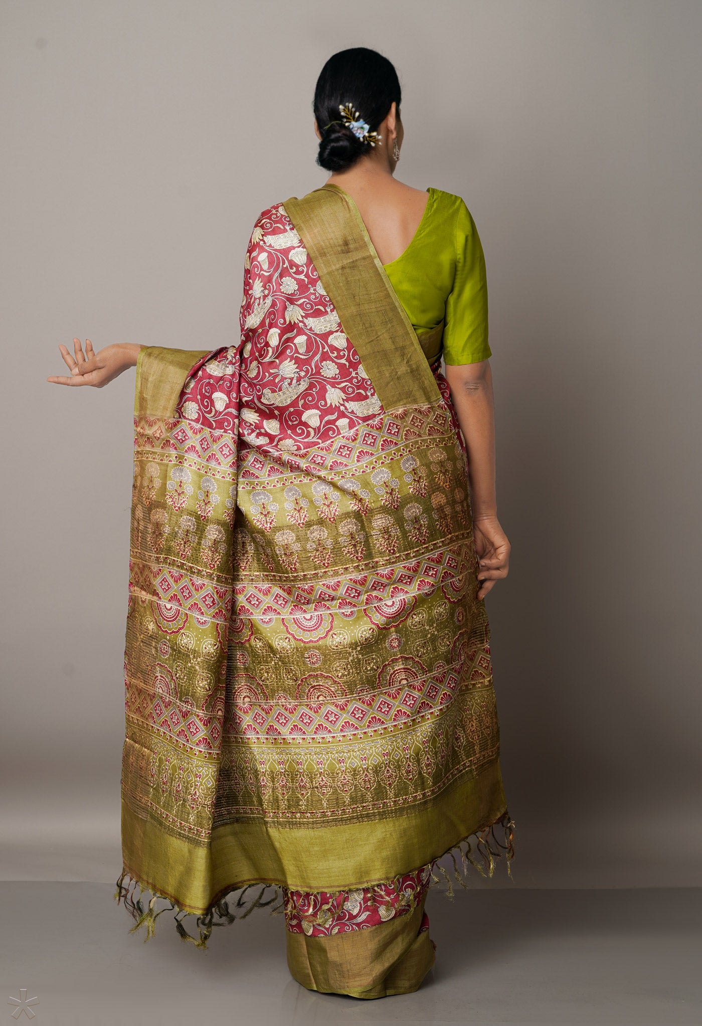 Maroon-Green Pure Handloom Bengal Tussar Silk Saree-UNM67120