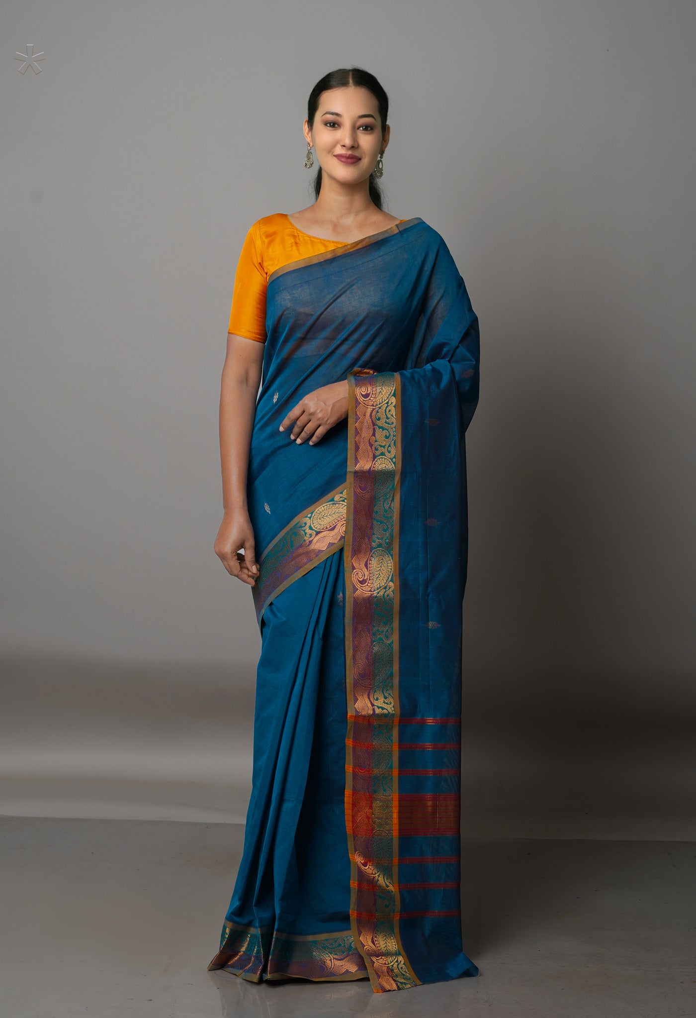Peacock Green Pure Handloom Gadwal Mercerized Cotton Saree-UNM68592