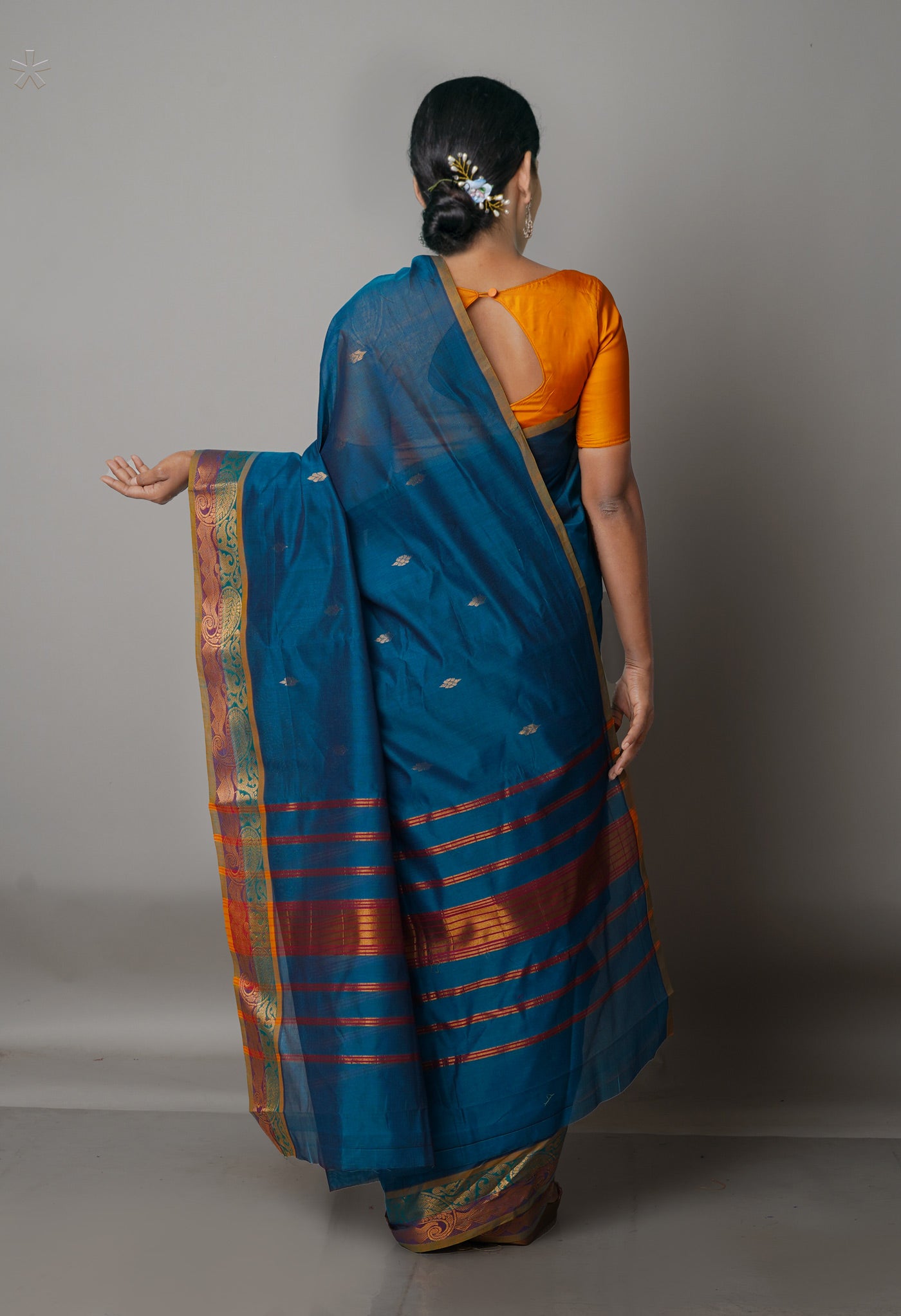 Peacock Green Pure Handloom Gadwal Mercerized Cotton Saree-UNM68592