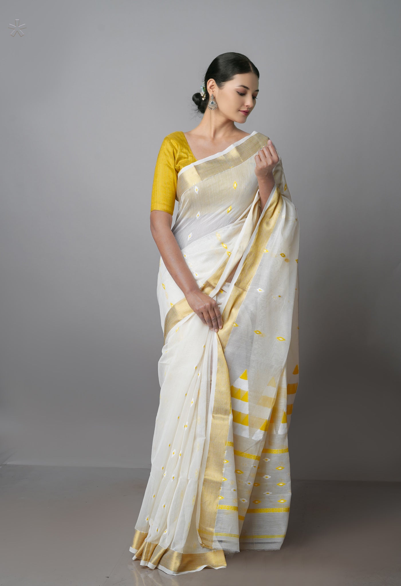 White Pure Handloom Dhakai Jamdhani Cotton Silk Saree-UNM70222